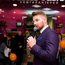 Ведущий Александр Лоскутов 