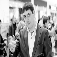 Ведущий Андрей Романов 