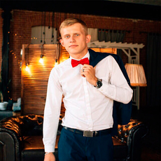 Ведущий Андрей Сахаров 