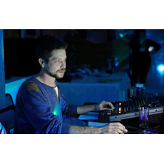 Диджей Денис Гладков Артисты по жанрам