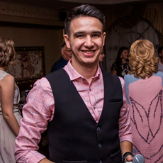 Ведущий Дмитрий Шакамалов 