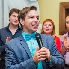 Ведущий Глеб Бабыкин 