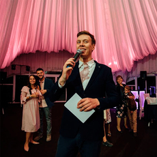 Ведущий Михаил Савинков 