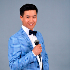 Ведущий Серик Шадияров 