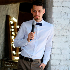 Ведущий Андрей Пугачёв 