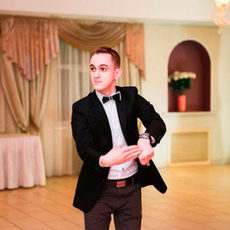 Ведущий Владимир Пятницкий 