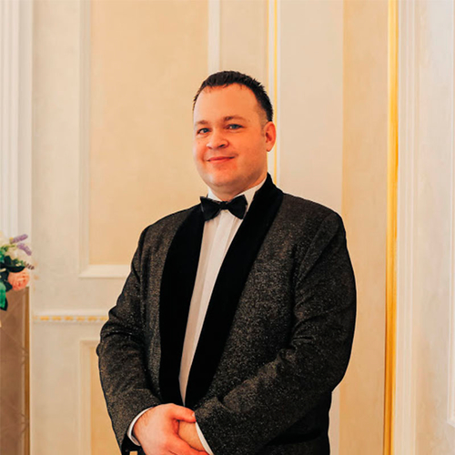 Ведущий Андрей Копылов 