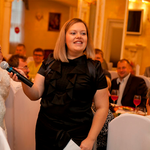 Ведущий Анна Чугунова 