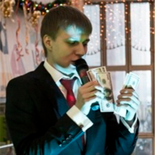 Ведущий Даниил Степанов 