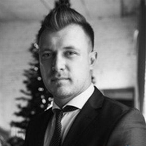 Ведущий Евгений Алексеев 