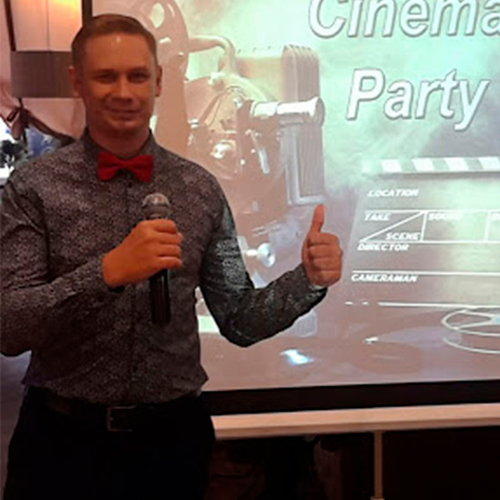 Ведущий Иван Шерстобитов 