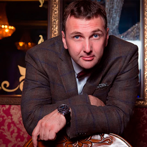 Ведущий Сергей Мельников 