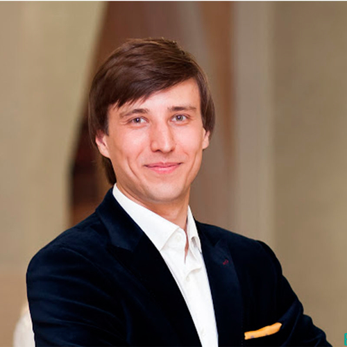 Ведущий Владимир Мартынов 