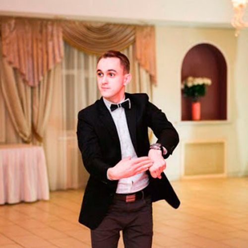 Ведущий Владимир Пятницкий 