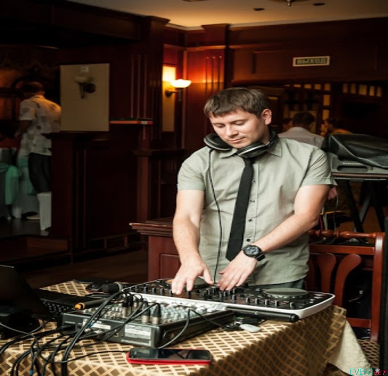 профессия диджей. Dj за пультом. Dj still. со дж. курсы диджеев.